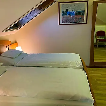 Aurora Panzio Nocleg ze śniadaniem 4*