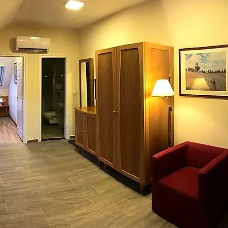 Aurora Panzio Nocleg ze śniadaniem 4*