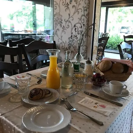Aurora Panzio Nocleg ze śniadaniem 4*